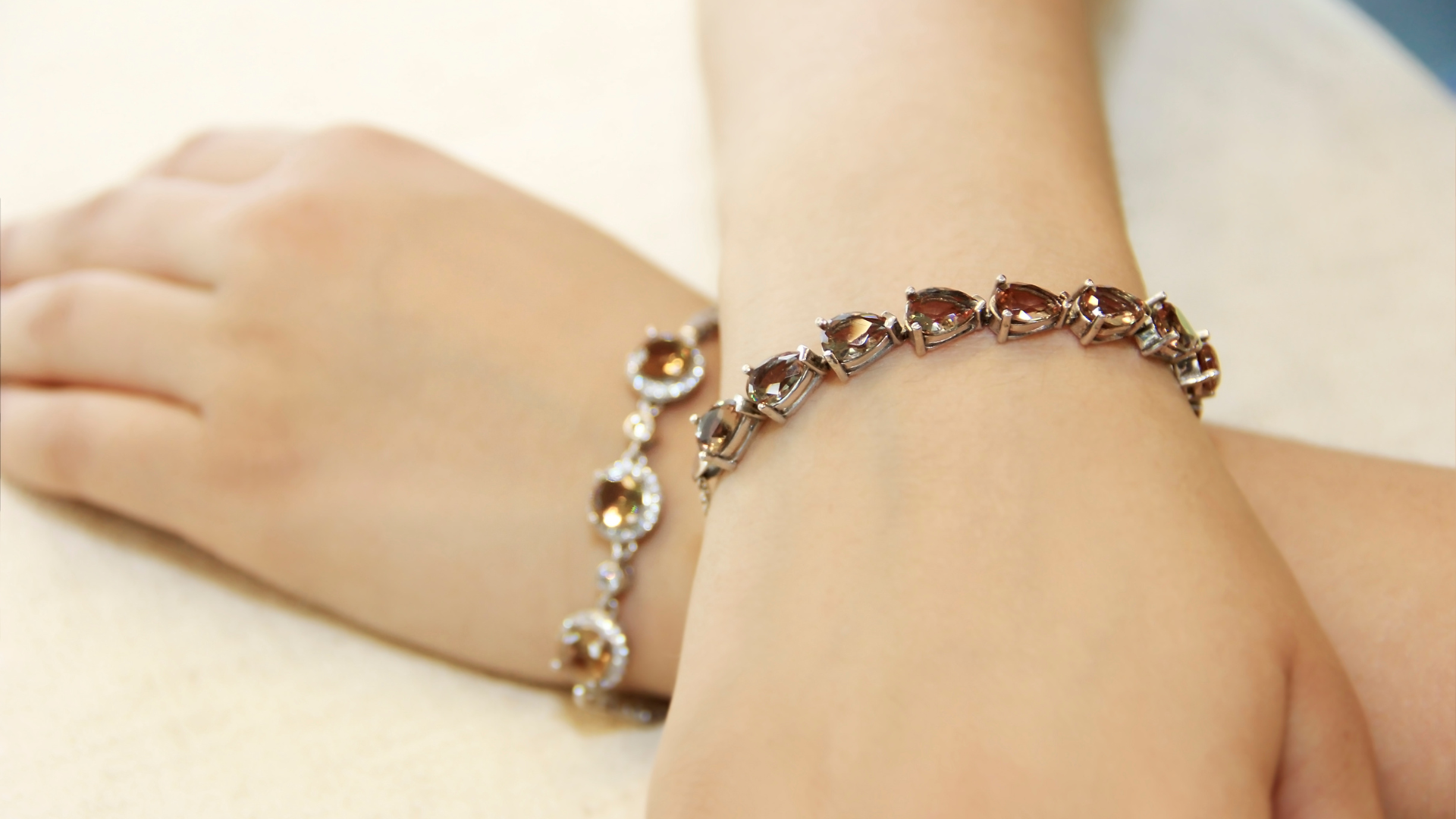 6 Must-Have Bracelets for Your Wife's Holiday Gift