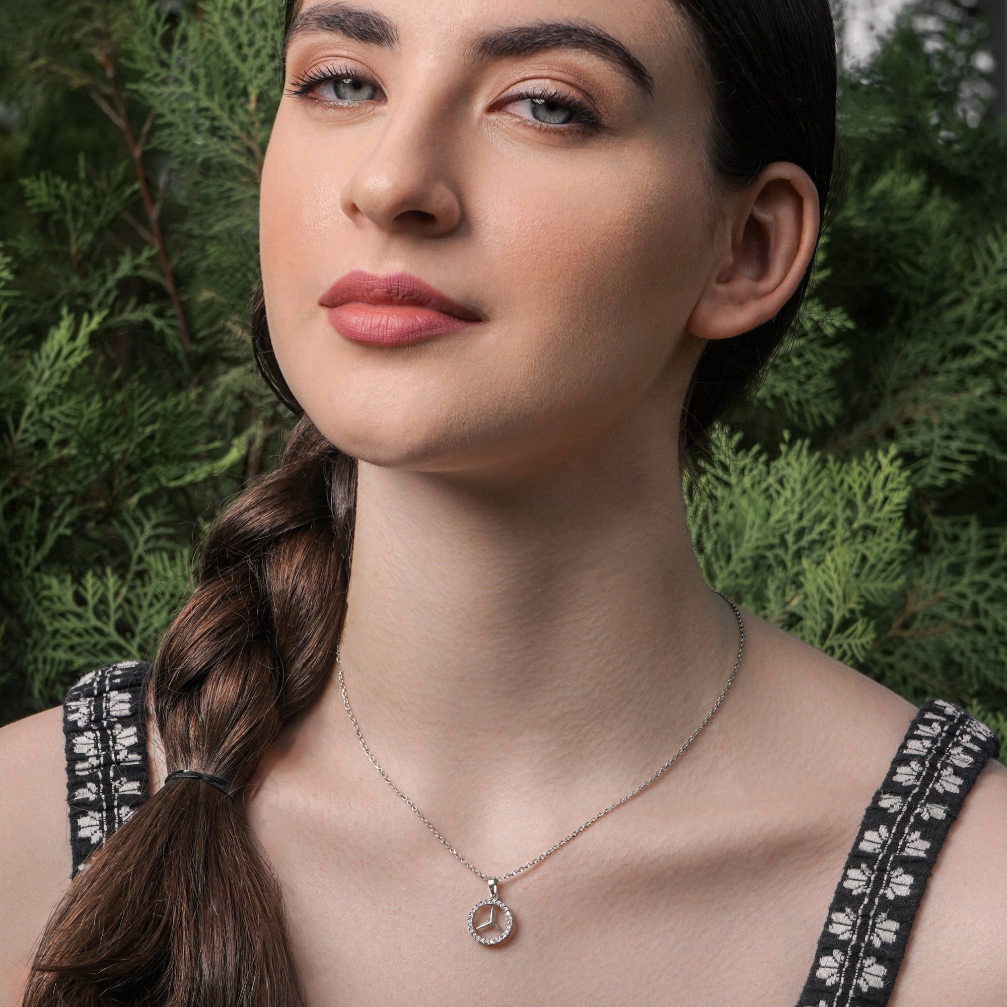 Star in Round Swiss Zircon Diamond 925 Sterling Silver Necklace