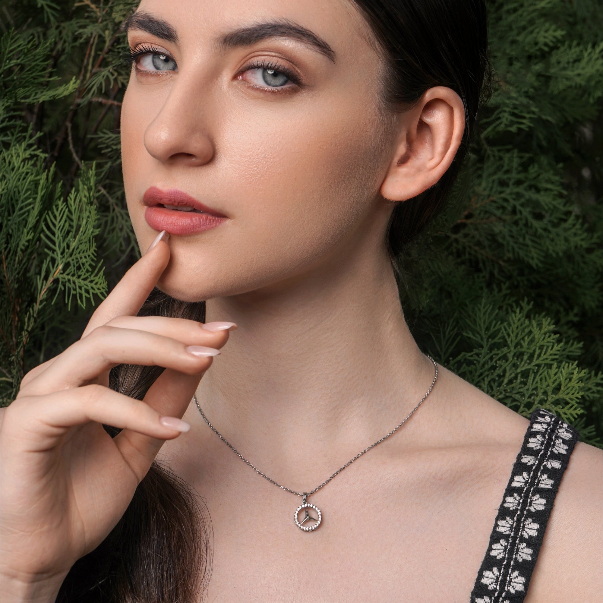 Star in Round Swiss Zircon Diamond 925 Sterling Silver Necklace