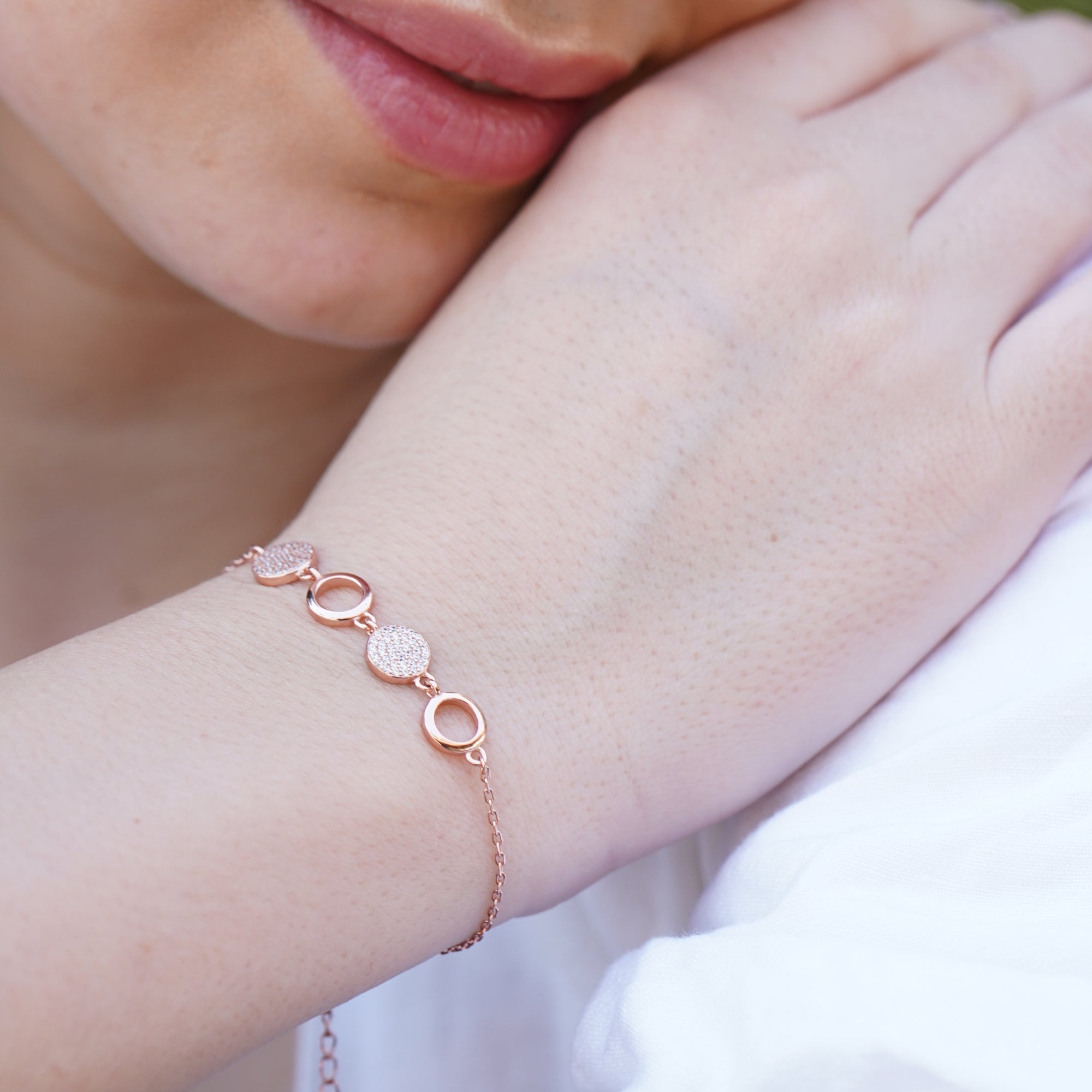 Round Line Locked Bracelet | 925 Sterling Silver